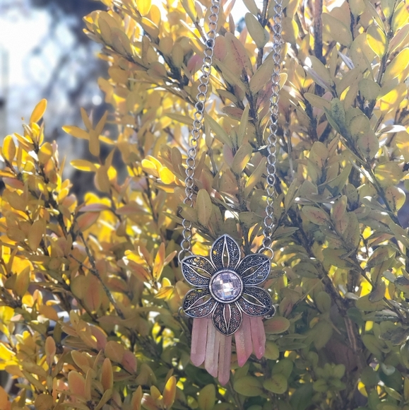 Flower Gem Iridescent Crystals | Chain Necklace - Picture 2 of 3